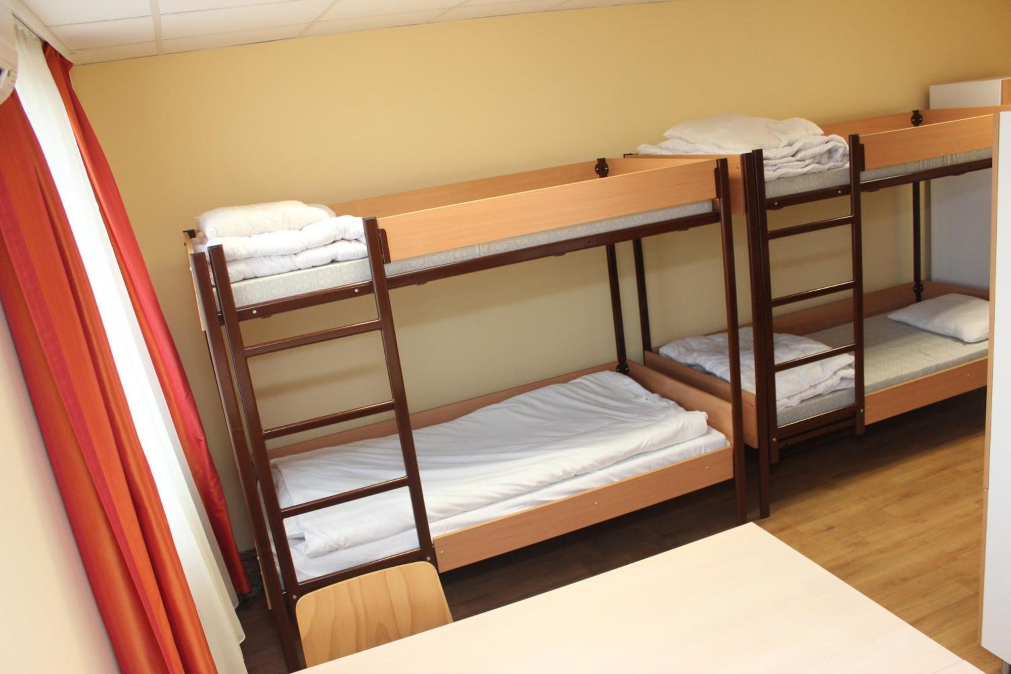 Hostel Famulus Kollegium Győr Zimmer foto